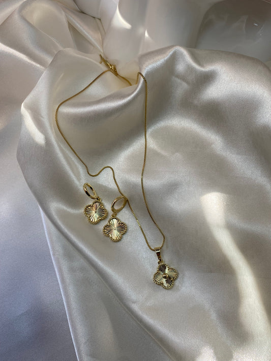 Gold VC necklace set