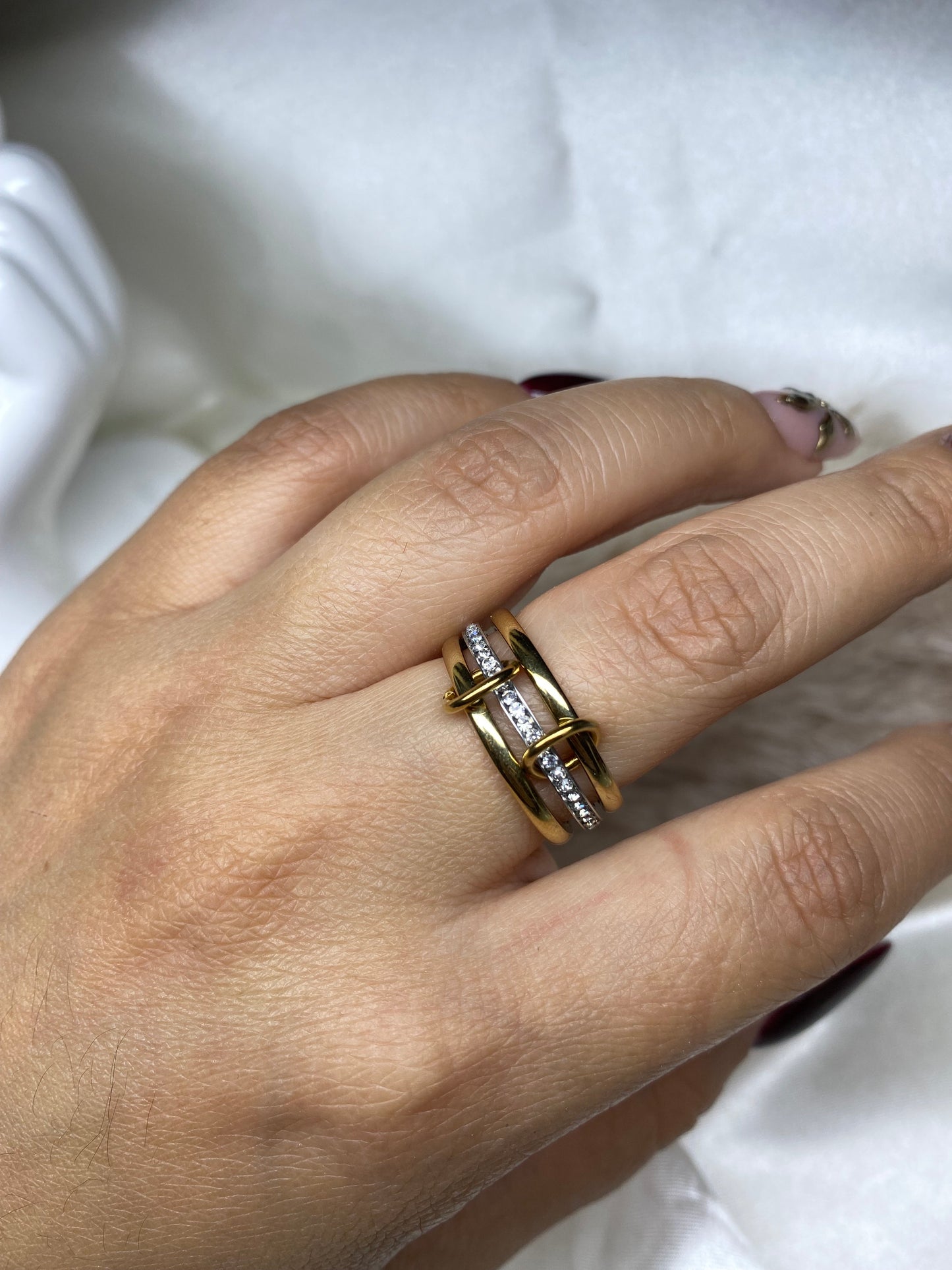 Intertwined rings