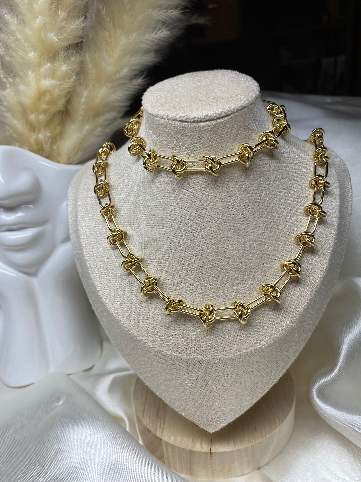 Knotted necklace